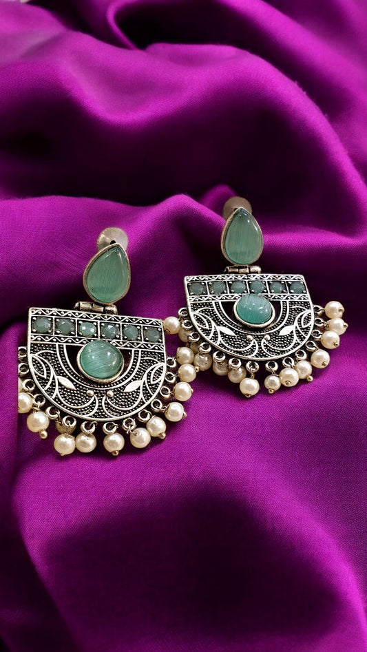 Emerald Glow Oxidised Pearl Earrings