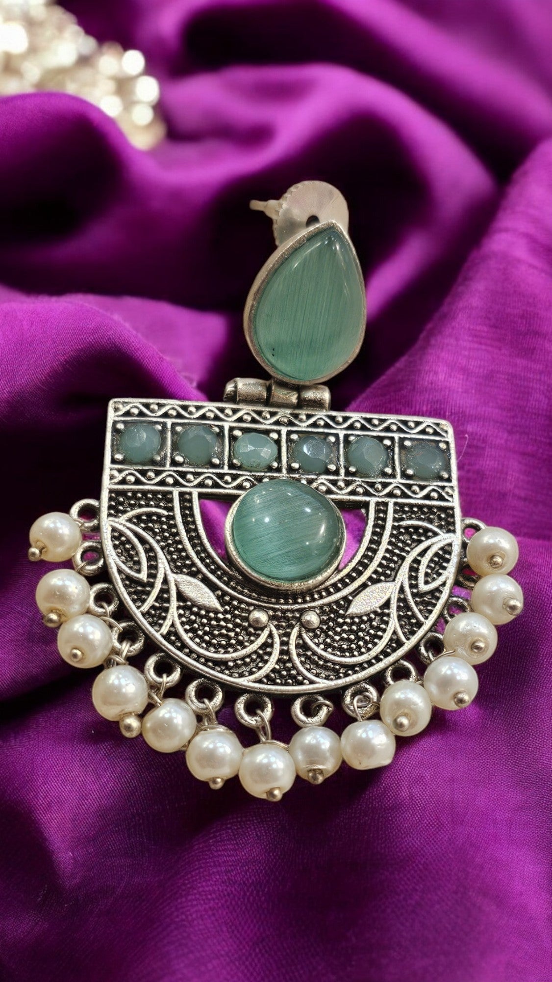 Emerald Glow Oxidised Pearl Earrings
