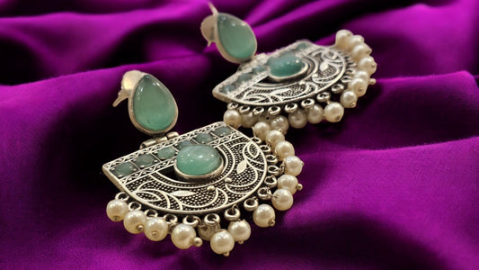 Emerald Glow Oxidised Pearl Earrings