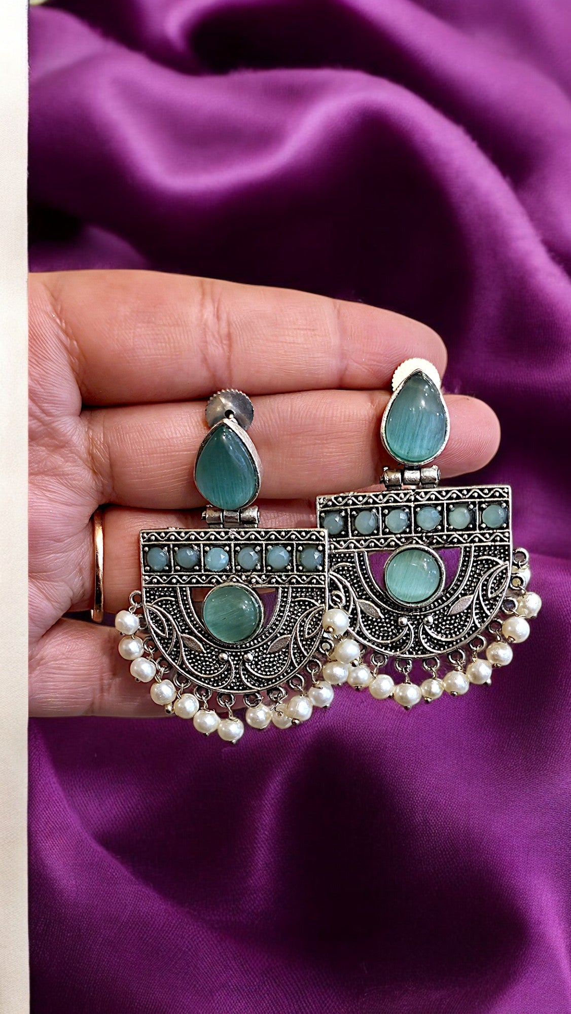 Emerald Glow Oxidised Pearl Earrings