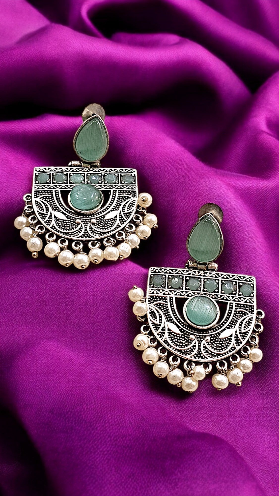 Emerald Glow Oxidised Pearl Earrings
